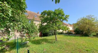 Maison en pierre à rénover avec vue sur la plaine