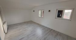 Maison avec hangar dans un cadre boisé