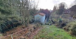 Maison avec hangar dans un cadre boisé
