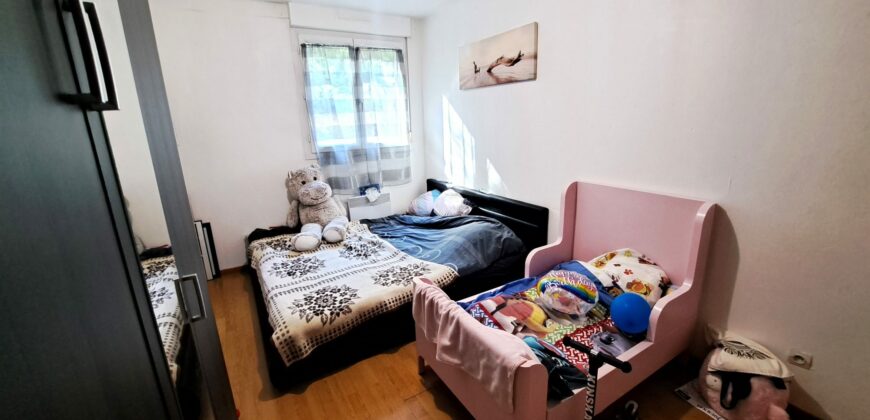 F3 en rez de chaussé avec cave et 2 stationnements