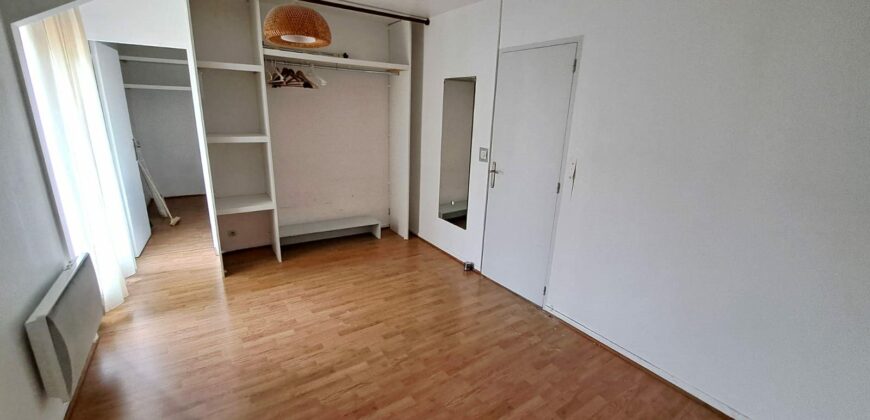 F2 avec 2 STATIONNEMENTS