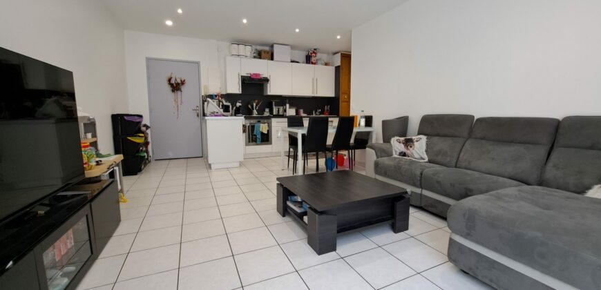 F3 en rez de chaussé avec cave et 2 stationnements