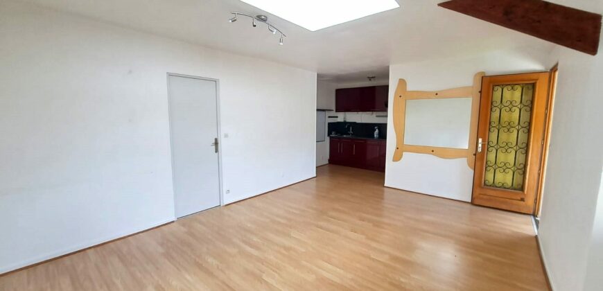 F2 avec 2 STATIONNEMENTS