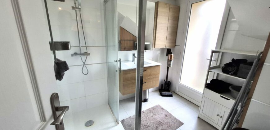 2 Pièces rénové avec 2 places de stationnement