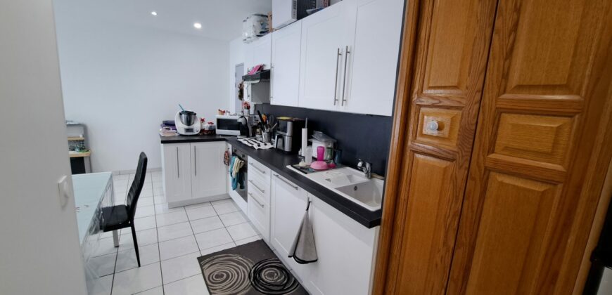 F3 en rez de chaussé avec cave et 2 stationnements