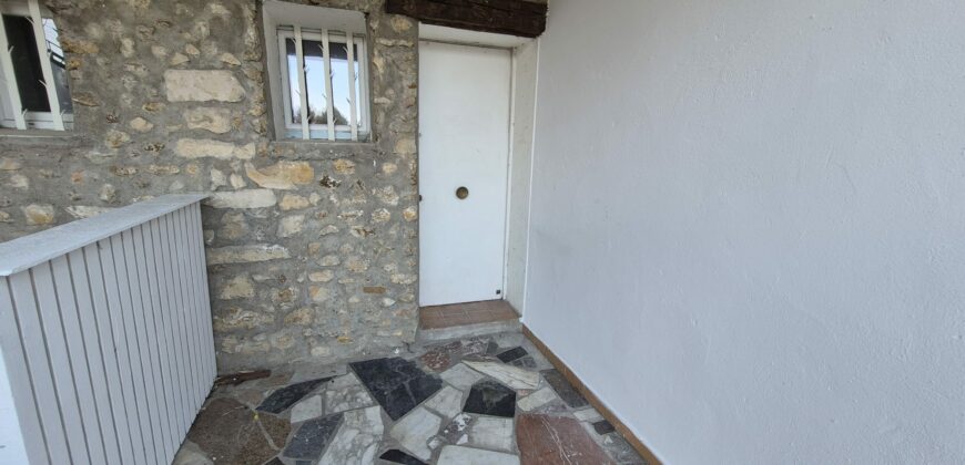 Grand studio divisé en 2 espaces