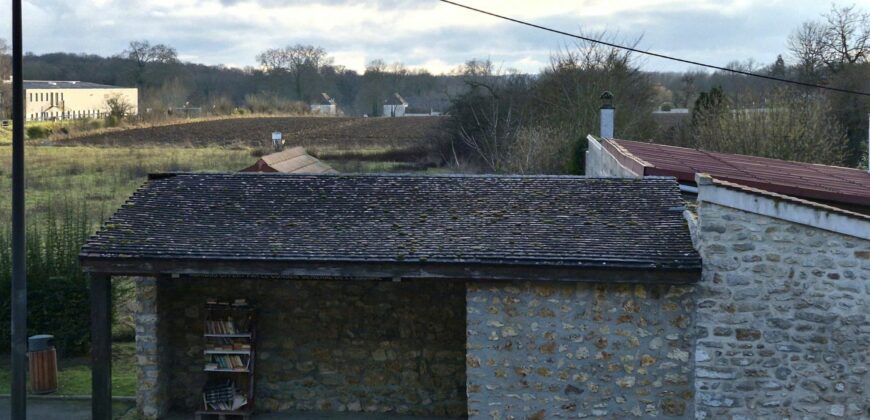 Grand studio divisé en 2 espaces