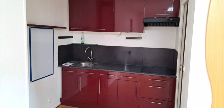 F2 avec 2 STATIONNEMENTS