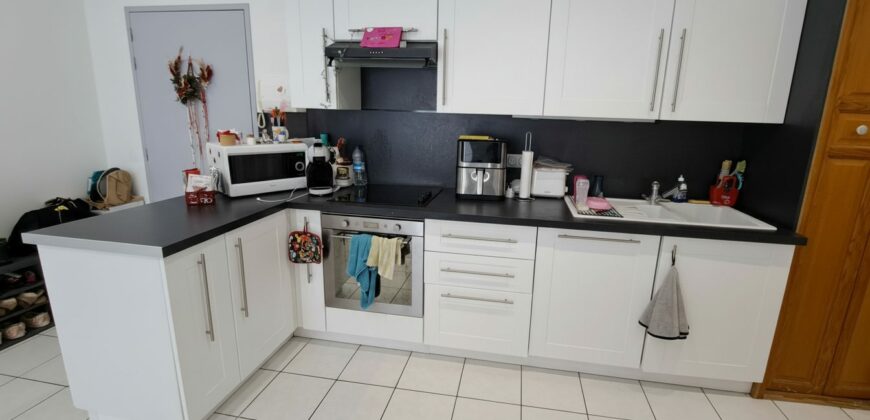 F3 en rez de chaussé avec cave et 2 stationnements