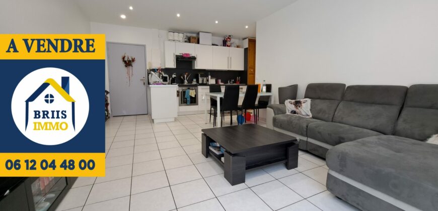 F3 en rez de chaussé avec cave et 2 stationnements