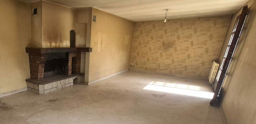 MAISON SUR SOUS SOL A RENOVER