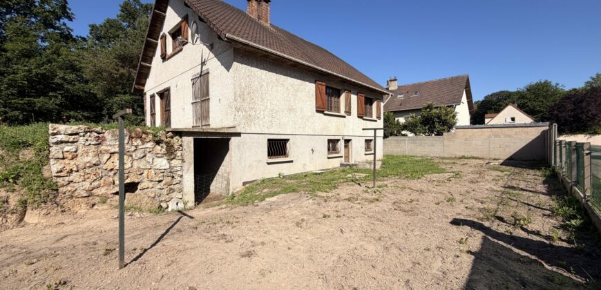 MAISON SUR SOUS SOL A RENOVER