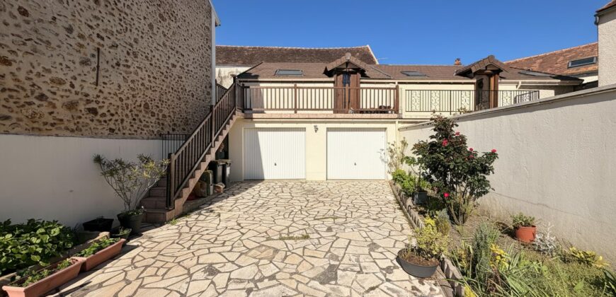 Maison de ville avec studio et double garage
