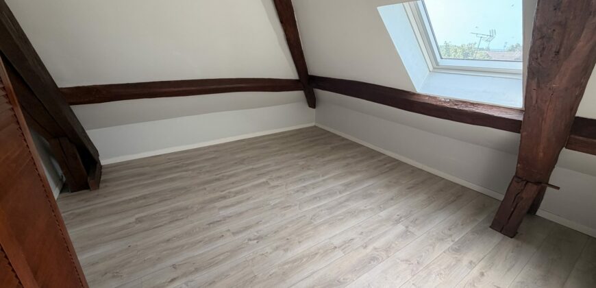 Appartement avec chambre et stationnement