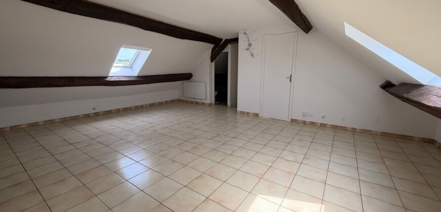 Appartement avec chambre et stationnement