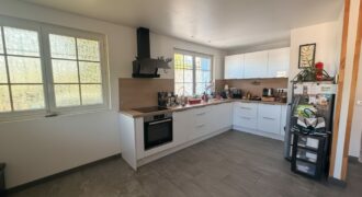 Maison individuelle avec double garage et dépendance aménagée