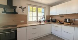 Maison individuelle avec double garage et dépendance aménagée