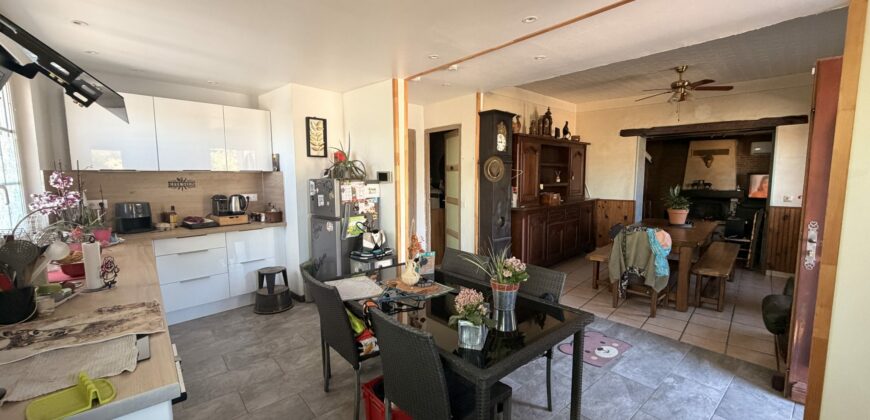 Maison individuelle avec double garage et dépendance aménagée