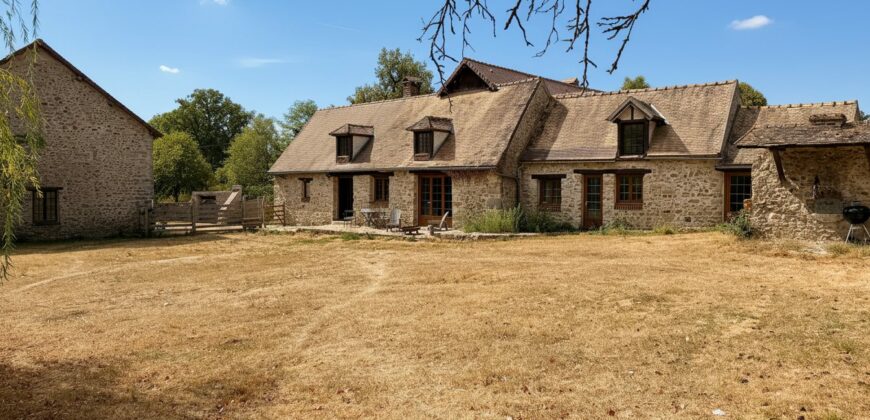 Maison de pierre avec dépendances