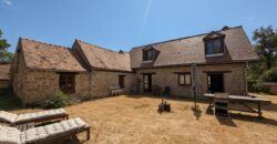 Maison de pierre avec dépendances