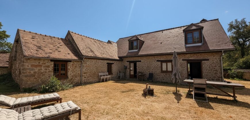 Maison de pierre avec dépendances