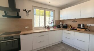 Maison individuelle avec double garage et dépendance aménagée