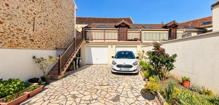 Maison de ville avec studio et double garage