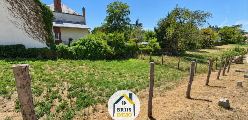 TERRAIN EN LOT AVANT
