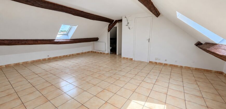 Appartement avec chambre et stationnement